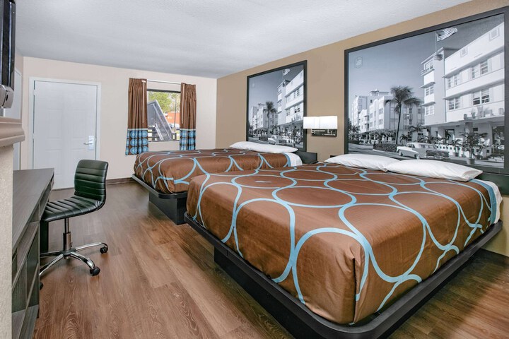 Room 10 of 26