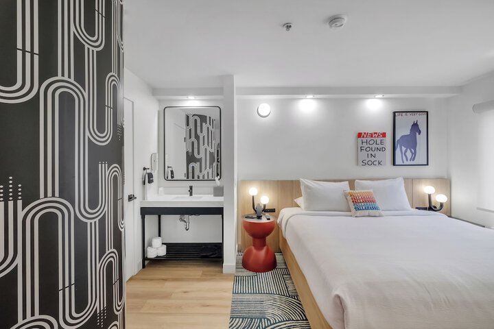 Room 30 of 54