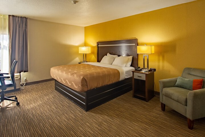 Quality Inn & Suites Portage Central