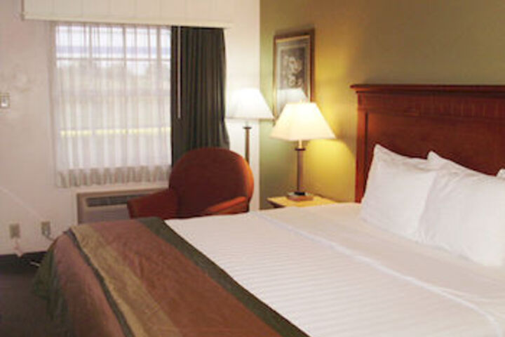 Rodeway Inn & Suites