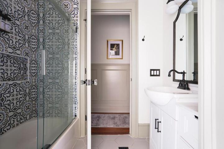 111 Waldburg street Beautifully Renovated Historic 5 bedroom 5 bath