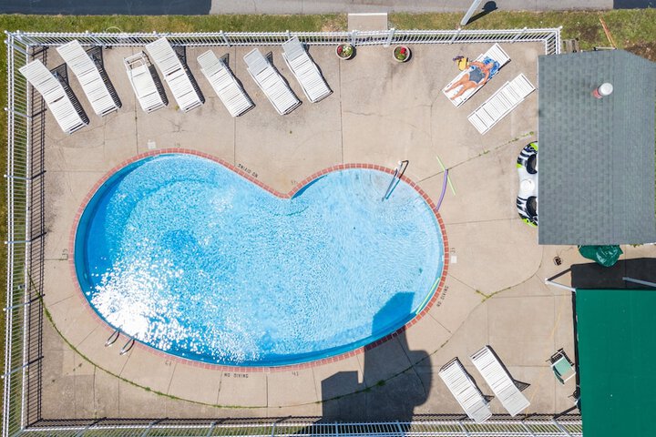Pool 14 of 60