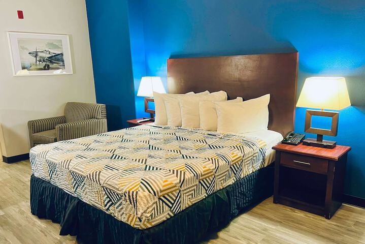 Room 11 of 25