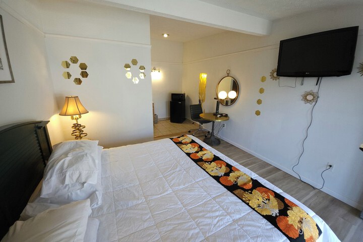 Room 4 of 11