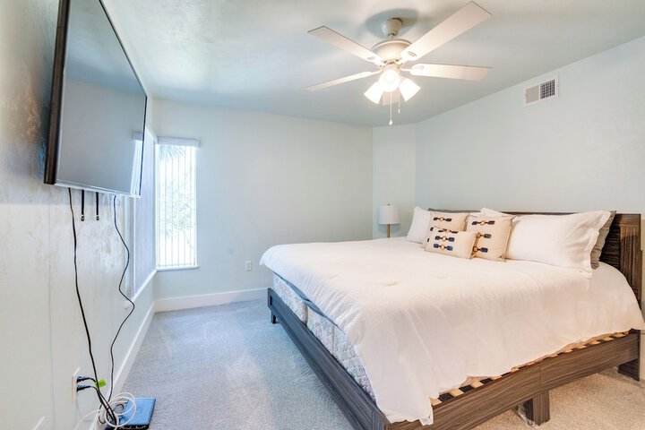 Cedar Key Condo w / Balcony & Gulf Views!
