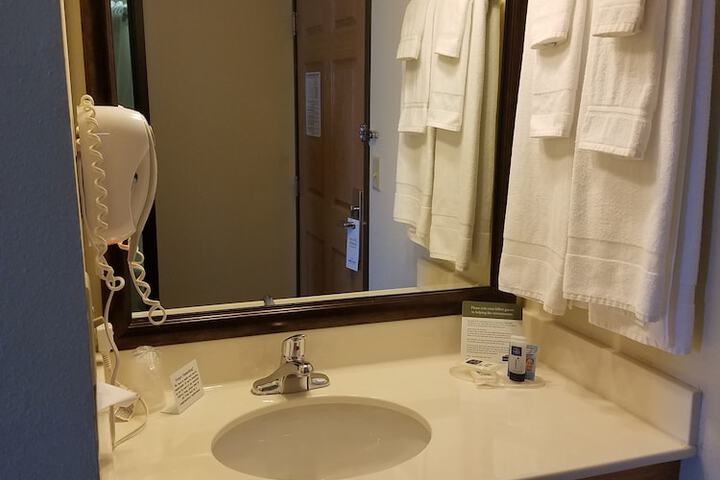 Room 11 of 25