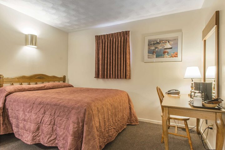 Room 11 of 48