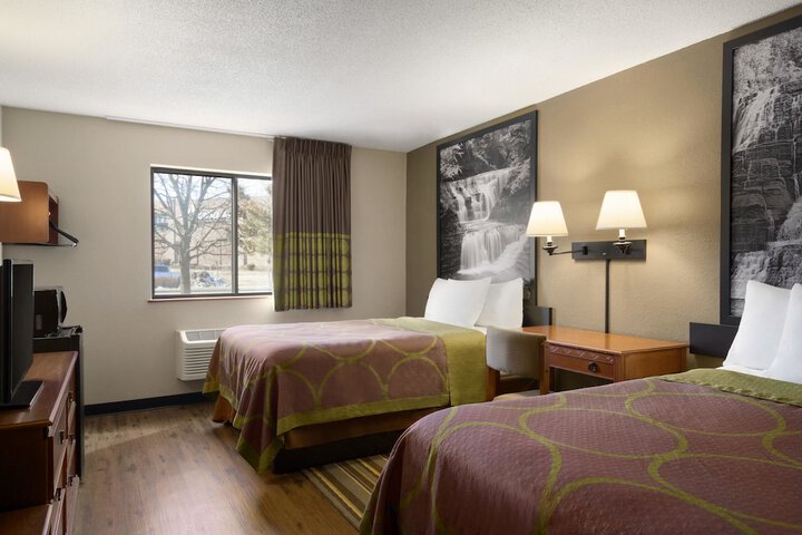 Room 16 of 28