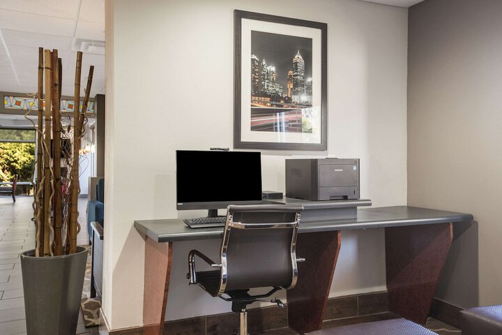 Business Center 53 of 55