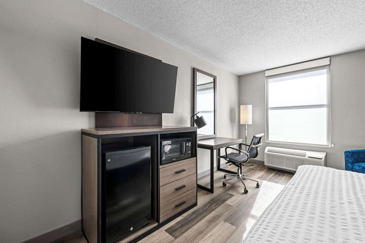 Room 15 of 37