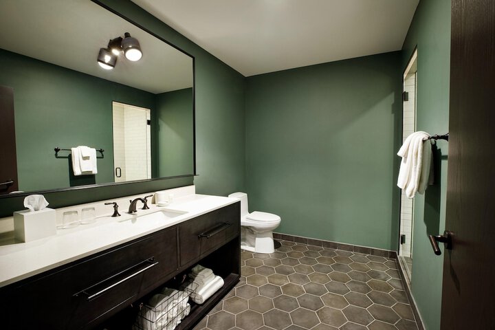 Room 30 of 106