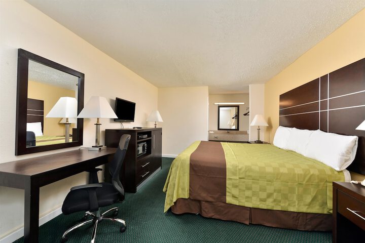 Room 3 of 8