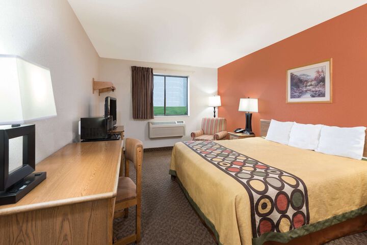 Room 9 of 15