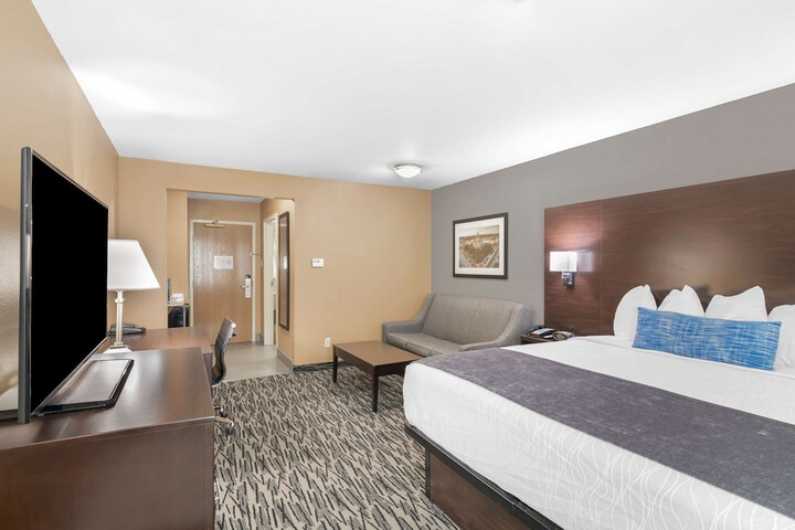 Room 9 of 32
