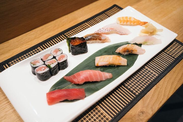 Dining 30 of 34
