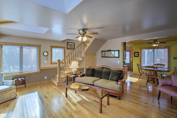 Charming Lake Ripley Cottage w / Water View!