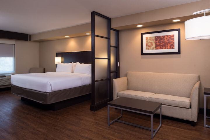Room 70 of 103