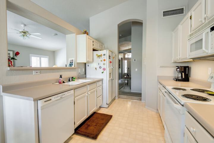 Pool & Golf Course Views: Family Home in Gilbert