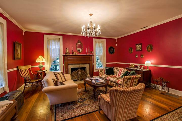 Lounge 16 of 18