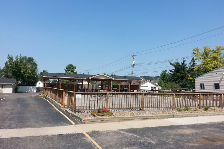 The Crow Peak Lodge