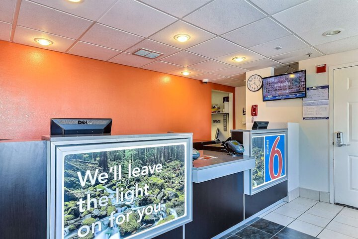 Motel 6 Pinole CA