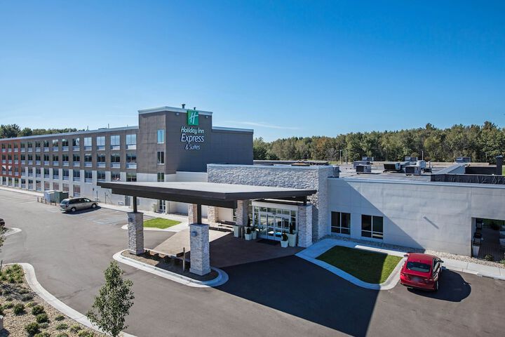 Holiday Inn Express & Suites Ludington by IHG
