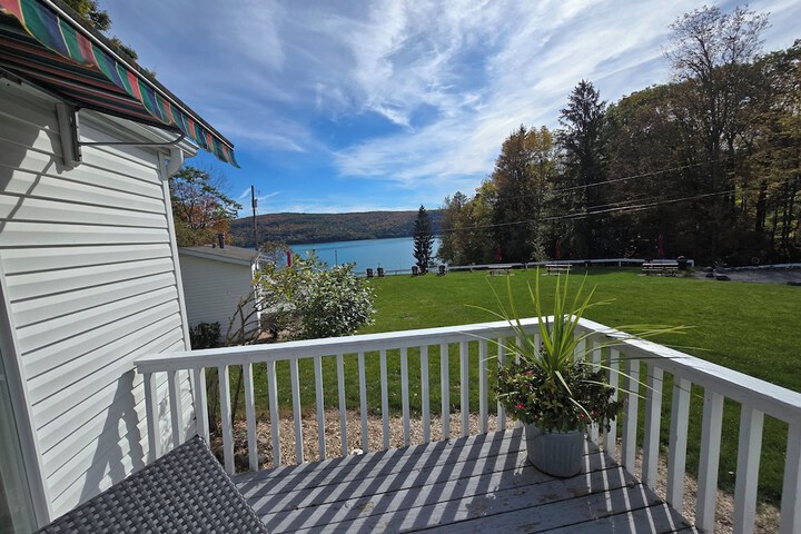 Lake View Motel