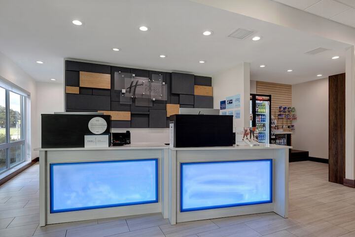 Holiday Inn Express & Suites Grand Rapids South - Wyoming by IHG