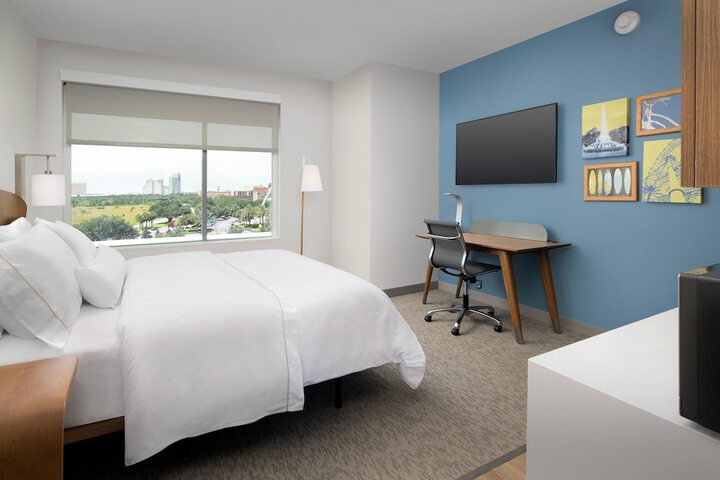 Room 13 of 37