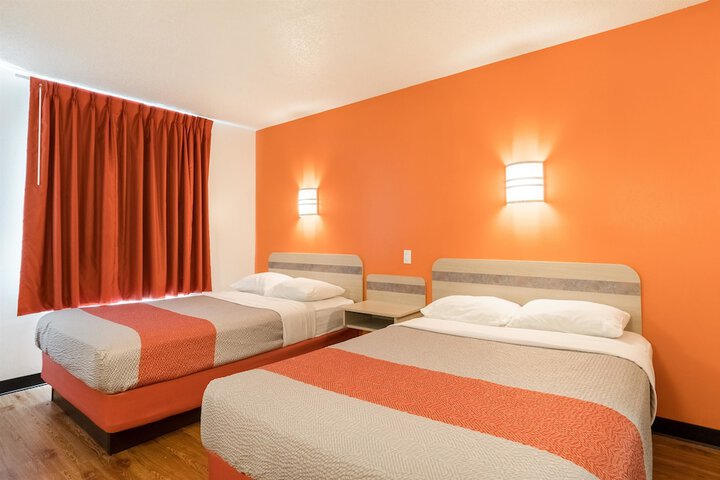 Room 10 of 31