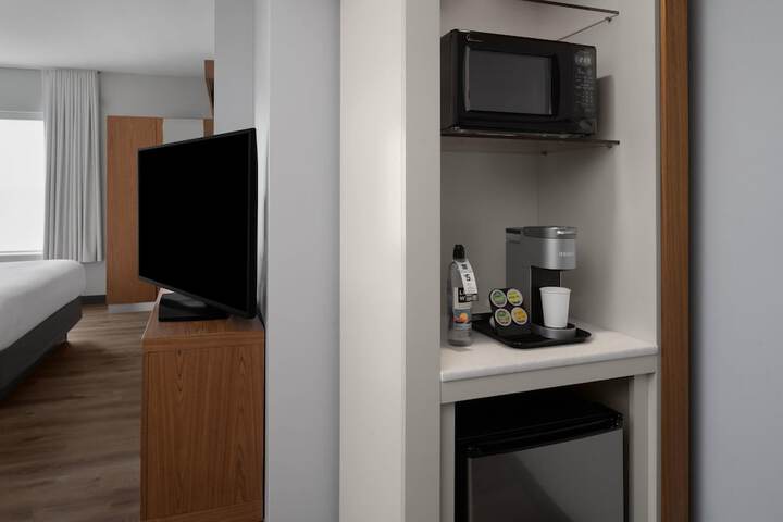 Room 11 of 32