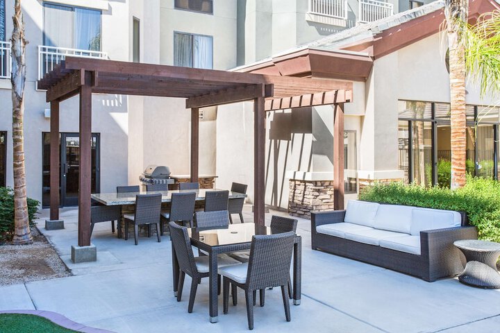 Terrace/Patio 22 of 24