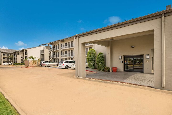 Hotel 8 of 65