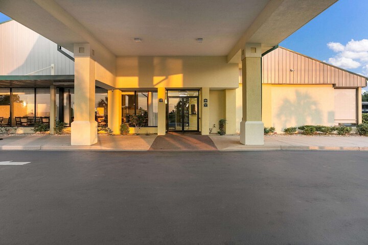 Hotel 2 of 39