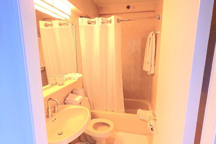 Room 25 of 43