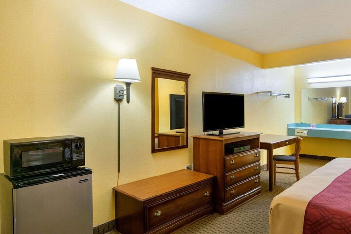 Room 19 of 27