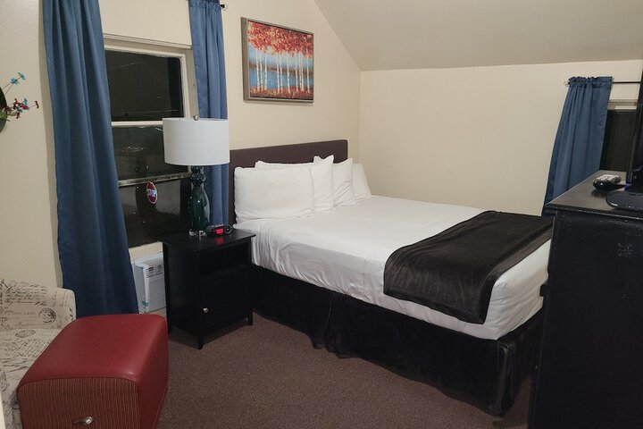 Lamplighter Cabins & Suites