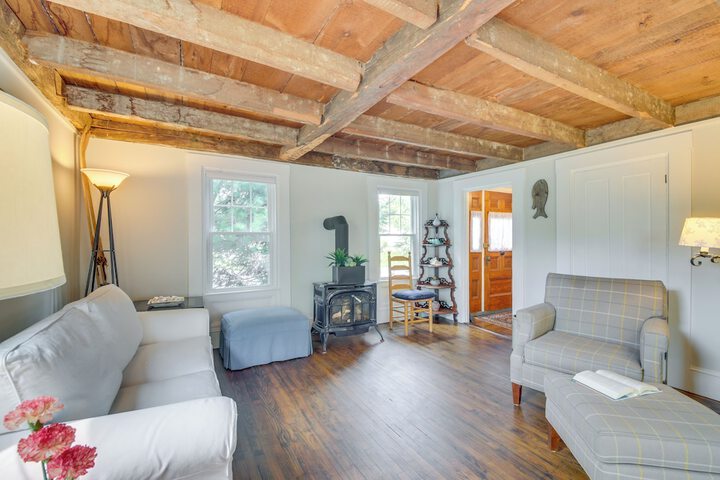 Rockland Home w / Deck 5 Mins to Historic Downtown!