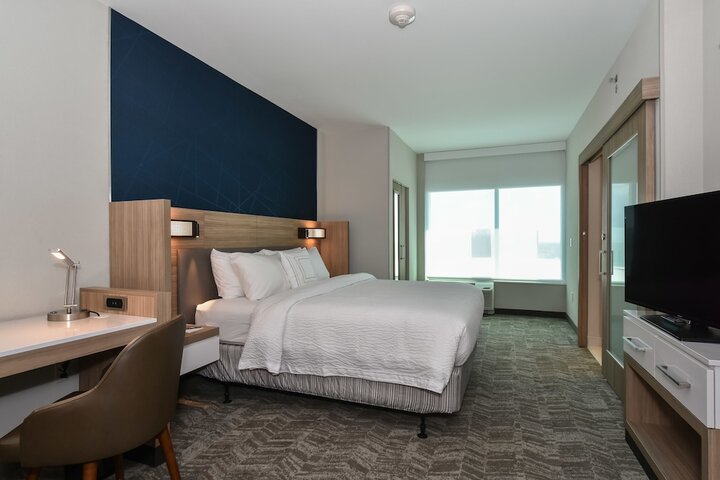 Room 17 of 38