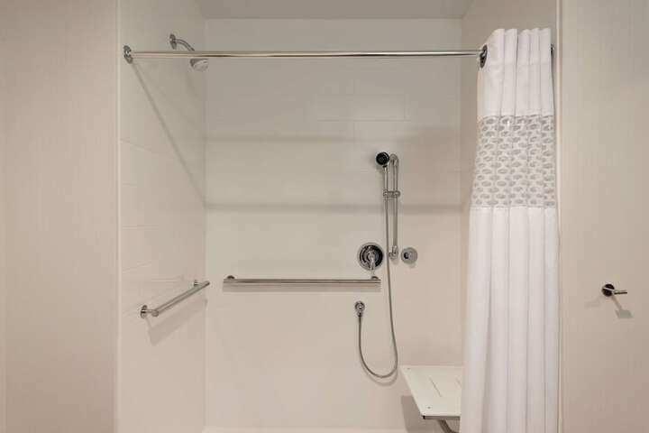 Room 13 of 28