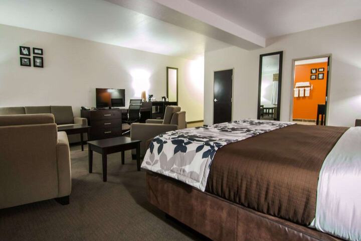 Room 21 of 37