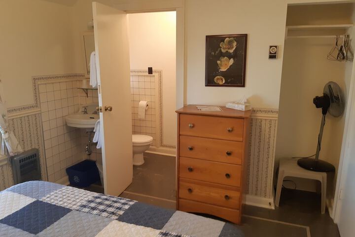Room 106 of 215