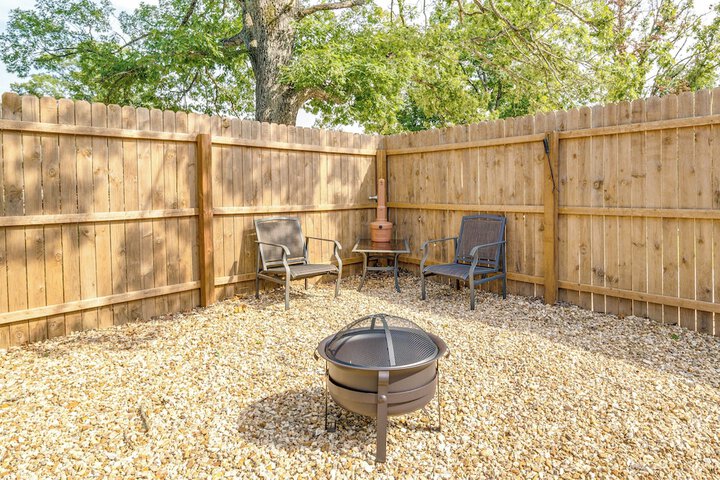 Charming Gravois Mills Escape w / Private Backyard!