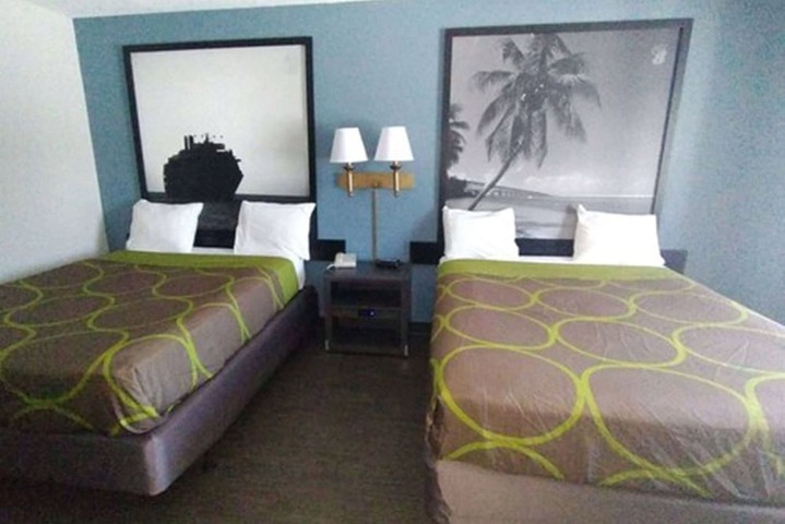 Room 15 of 48