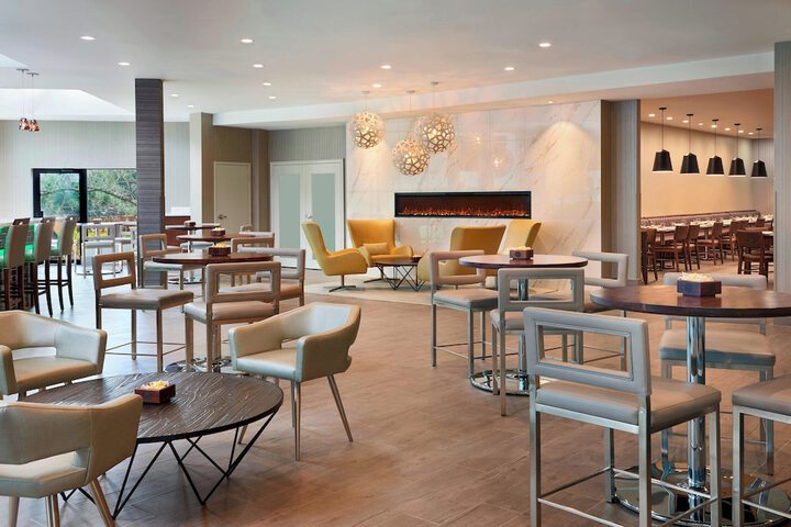 Lounge 42 of 47