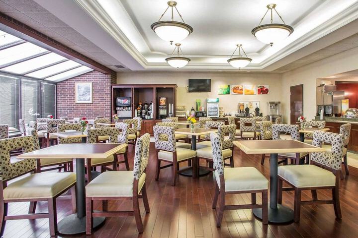 Quality Inn Schaumburg - Chicago near the Mall