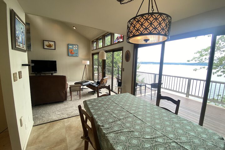 PNW MCM 155ft Private Waterfront Gem on Raft Island w / Hot Tub 3 Bedroom Home by RedAwning