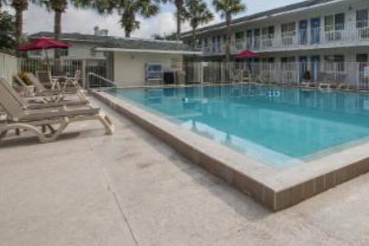 Pool 14 of 32