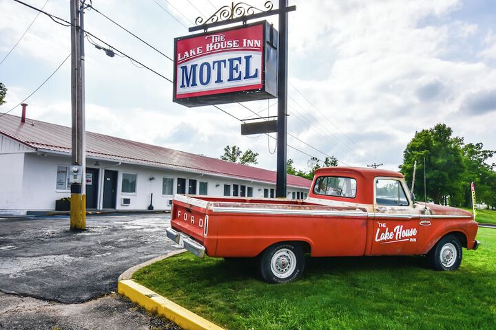 The Lake House Inn
