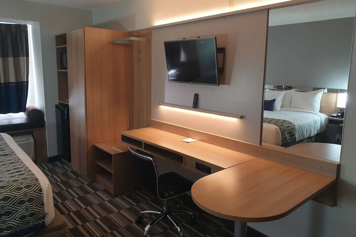 Room 28 of 53
